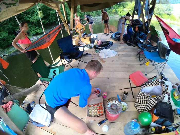 Сплав на двухпалубном плоту с солнечным приводом Плот, Сплав, Солнечная энергия, Река, Мотор, Альтернативная энергетика, Длиннопост