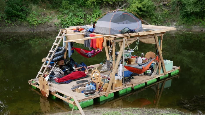 Сплав на двухпалубном плоту с солнечным приводом Плот, Сплав, Солнечная энергия, Река, Мотор, Альтернативная энергетика, Длиннопост