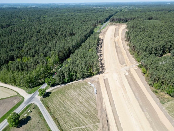 Поляки показали строительство дороги в сторону Беларуси с квадрокоптера Поляки показали строительство дороги в сторону Беларуси с квадрокоптера