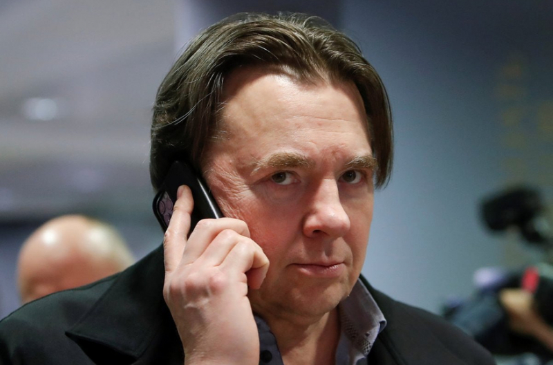 Константин Эрнст сравнил Стива Джобса с Гитлером: «Айфон разрушил мир человеческих связей»
Константин Эрнст сравнил Стива Джобса с Гитлером: «Айфон разрушил мир человеческих связей»